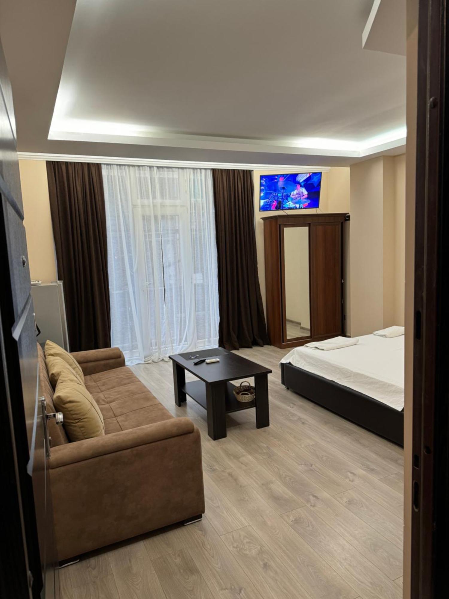 Iko'S Family Apartments Batumi Ngoại thất bức ảnh